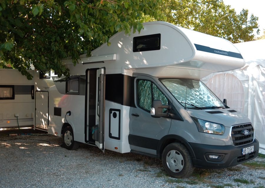 Autorulotă de închiriat No, Hai La Drum! – Ford Transit Nobel Art