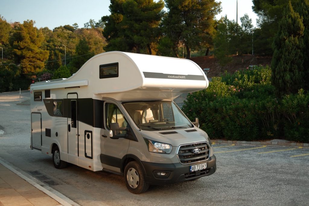 Autorulotă de închiriat No, Hai La Drum! – Ford Transit Nobel Art