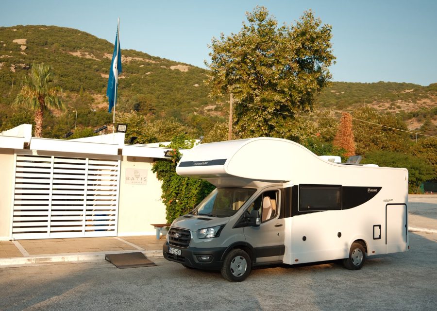 Autorulotă de închiriat No, Hai La Drum! – Ford Transit Nobel Art