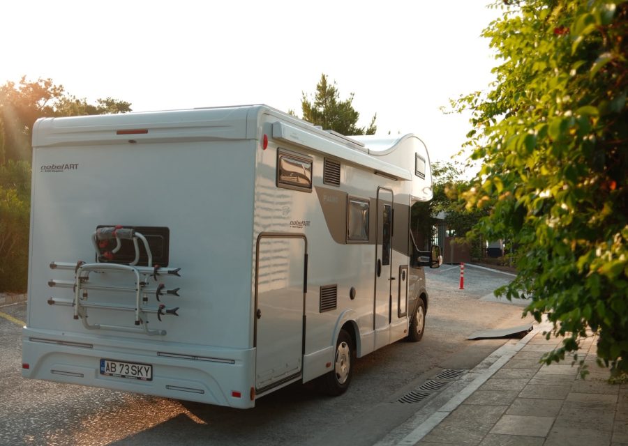Autorulotă de închiriat No, Hai La Drum! – Ford Transit Nobel Art