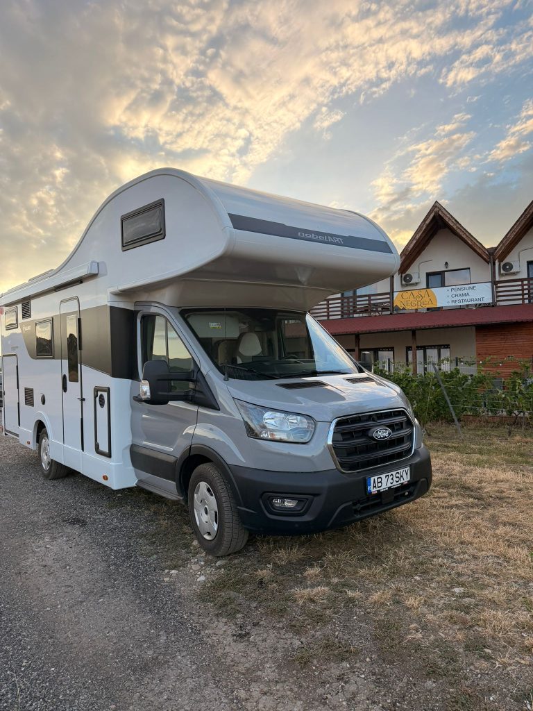 Autorulotă de închiriat No, Hai La Drum! – Ford Transit Nobel Art