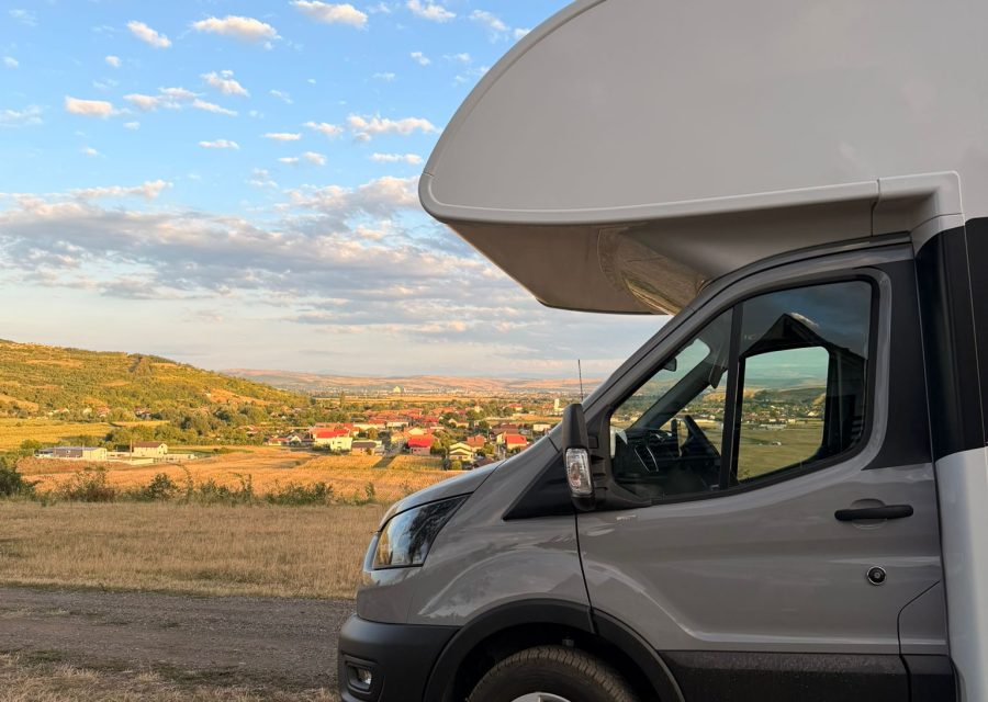 Autorulotă de închiriat No, Hai La Drum! – Ford Transit Nobel Art